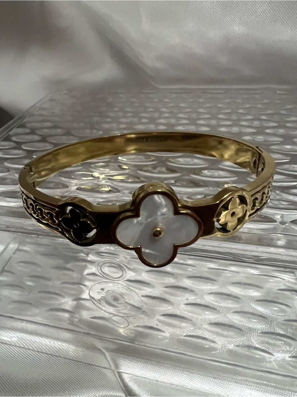 Gold-Tone Bracelet with White Mother-of-Pearl Clover Accent